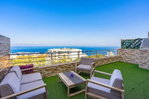 Luxury apartment with stunning ocean view